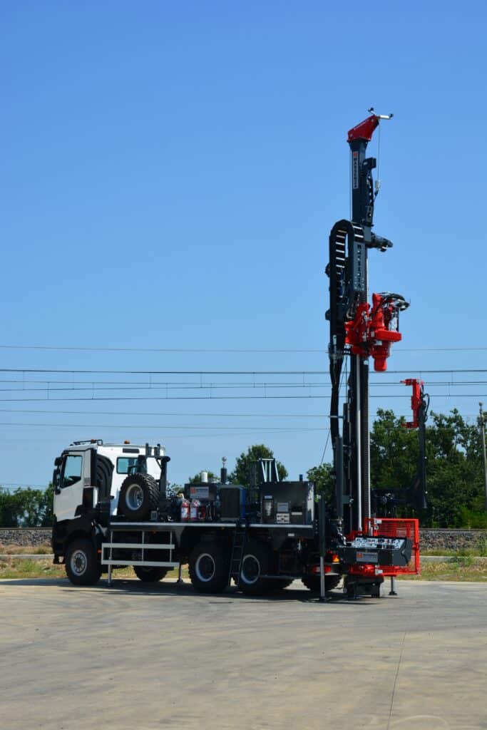 2679_Mi8 perforatrice Massenza Drilling rigs