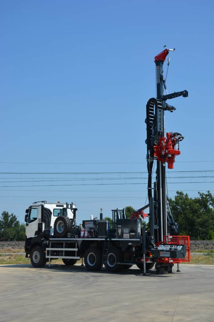 2679_Mi8 perforatrice Massenza Drilling rigs