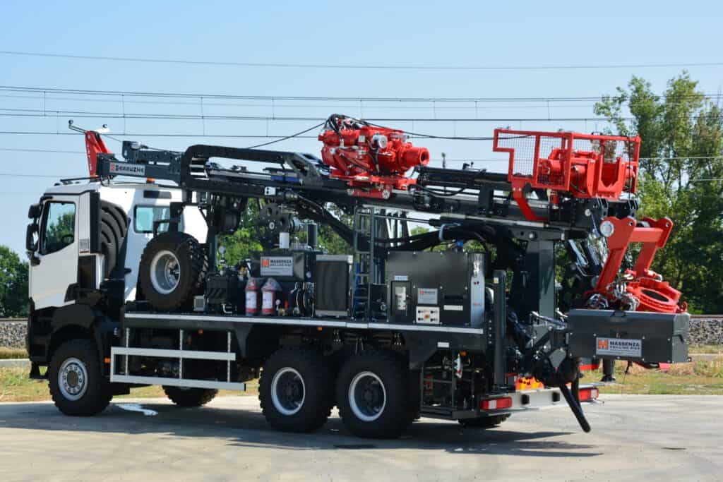 2679_Mi8 perforatrice Massenza Drilling rigs