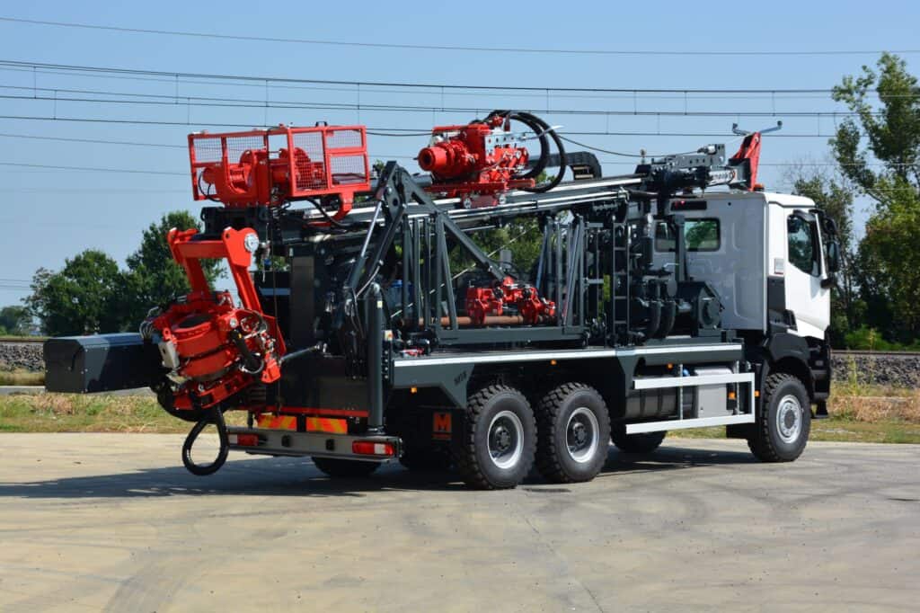 2679_Mi8 perforatrice Massenza Drilling rigs