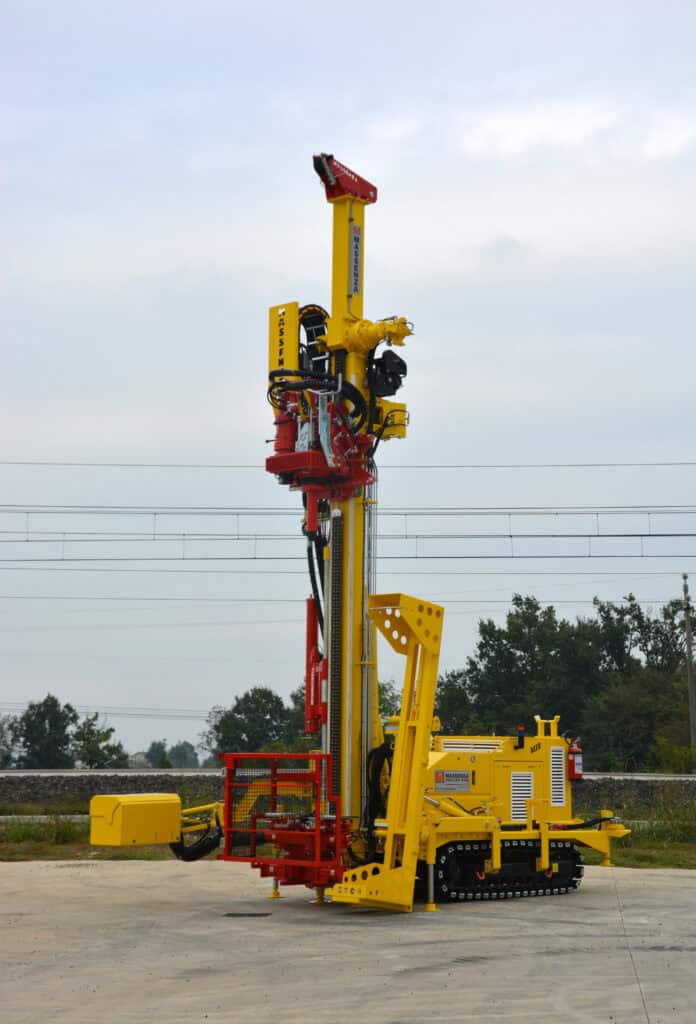 2720_Mi8_ perforatrice Massenza Drilling rigs