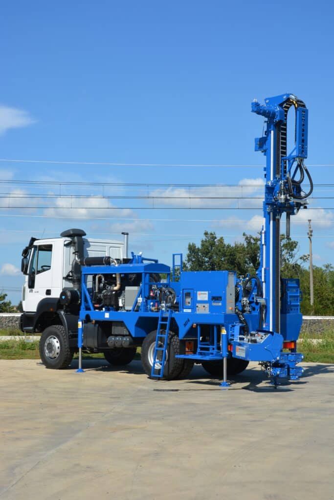 2700_Mi4_perforatrice Massenza Drilling rigs